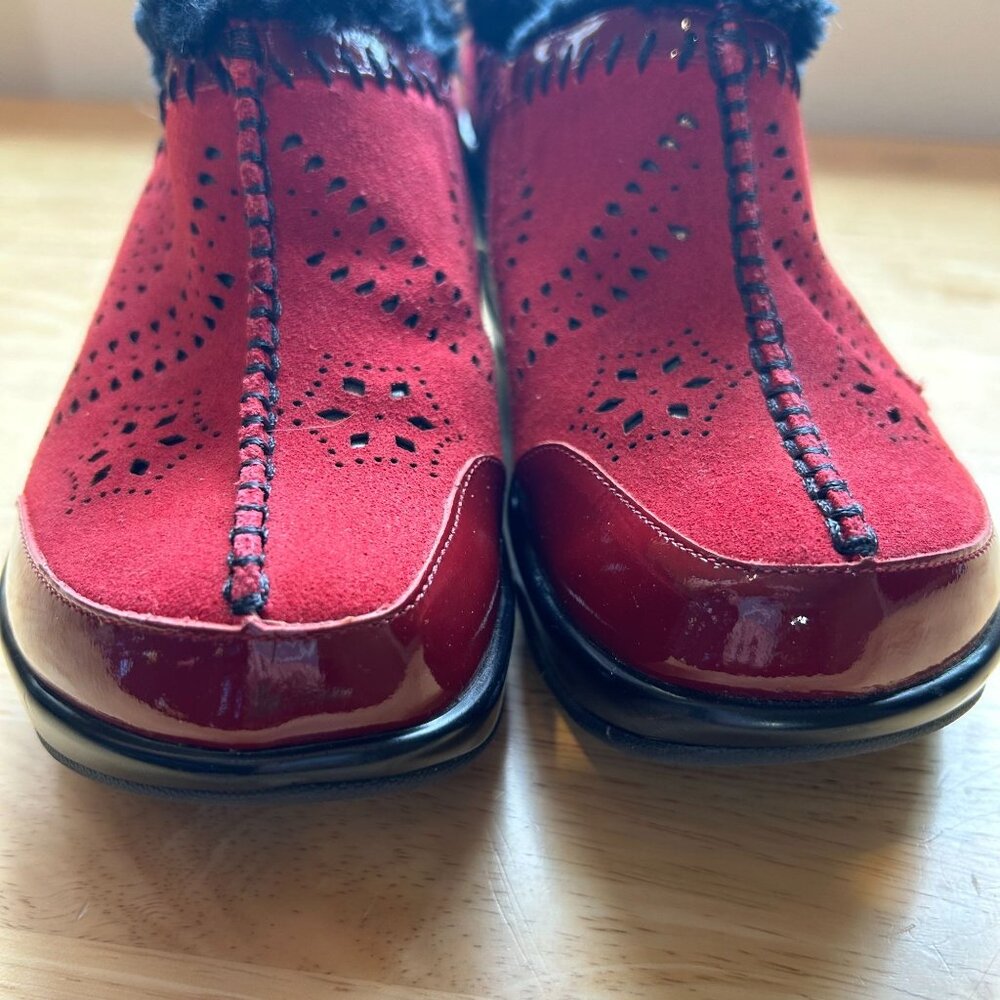 Jambu Womens Decorative Red Suede Black Fur Trim Shoes Sz 7 1/2 - Picture 4 of 9